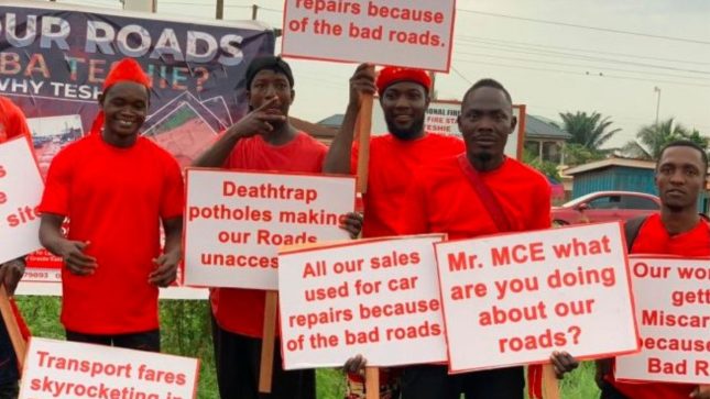 Crowd Teshie residents demonstrate over bad roads in the community